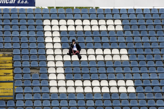 Varazdin, 080510.
Na gradskom stadionu u Varazdinu igra se 29. kolo prve HNL izmedju Varteksa i 
Na slici: navijac na tribini.
Foto: Zeljko Hajdinjak / CROPIX