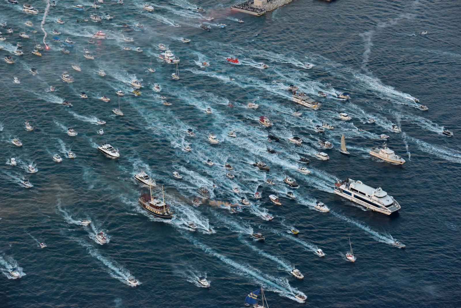 Splićani ispratili Olivera na posljednju plovidbu – fotografije iz zraka