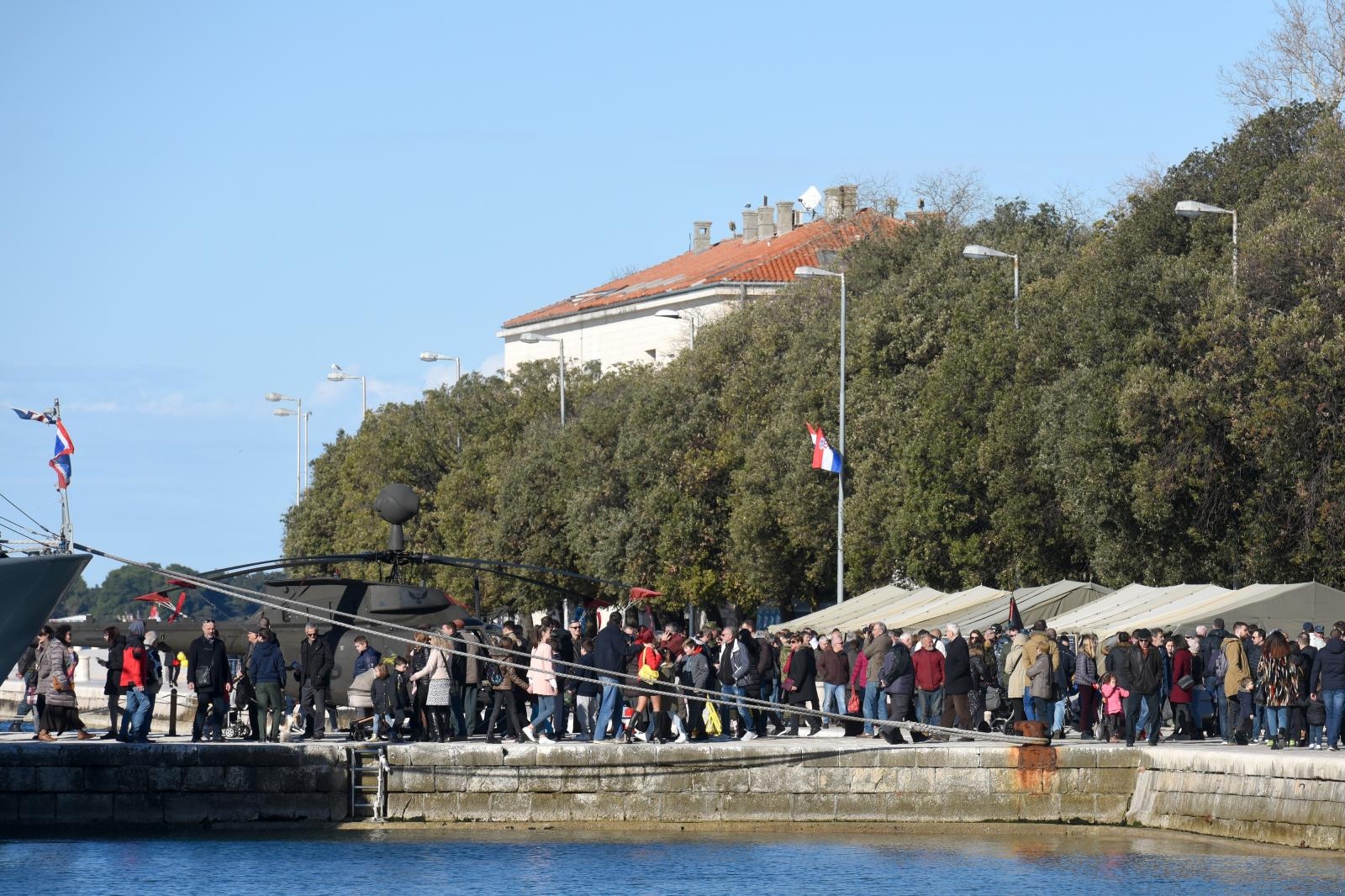 Otvorena izložba vojne opreme, oružja i vozila na zadarskoj rivi