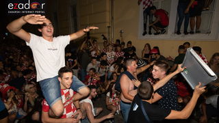 Čudesna noć: Velika fešta ulicama Zadra nakon plasmana Vatrenih u finale SP Čudesna noć: Velika fešta ulicama Zadra nakon plasmana Vatrenih u finale SP