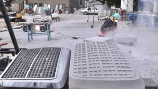 Mladi europski kipari stigli u Imotski, punom parom rade spomenik kultnom Mercedesu Mladi europski kipari stigli u Imotski, punom parom rade spomenik kultnom Mercedesu