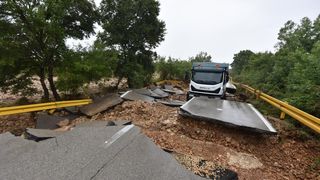 Zbog zarobljenog kamiona ne prometuje se cestom Poljica- Mazija