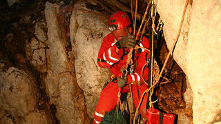 HGSS-ova akcija spašavanja pasa iz Živkine jame (foto: Zoran Erceg)