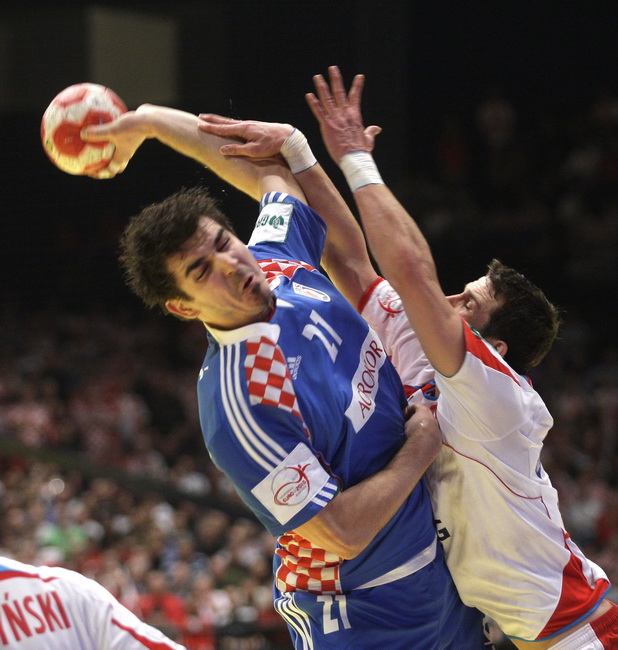 Bec, 300110.
Austrija je domacin EURO 2010 u rukometu od 19-31 01.10. U Becu se igraju utakmice poufinala i finala. Polufinale su izborile reprezentacije Islanda, Francuske, Poljske i Hrvatske.
Utakmica polufinala Hrvatska – Poljska.
Na slici: Denis Bunt Bec, 300110.
Austrija je domacin EURO 2010 u rukometu od 19-31 01.10. U Becu se igraju utakmice poufinala i finala. Polufinale su izborile reprezentacije Islanda, Francuske, Poljske i Hrvatske.
Utakmica polufinala Hrvatska – Poljska.
Na slici: Denis Bunt