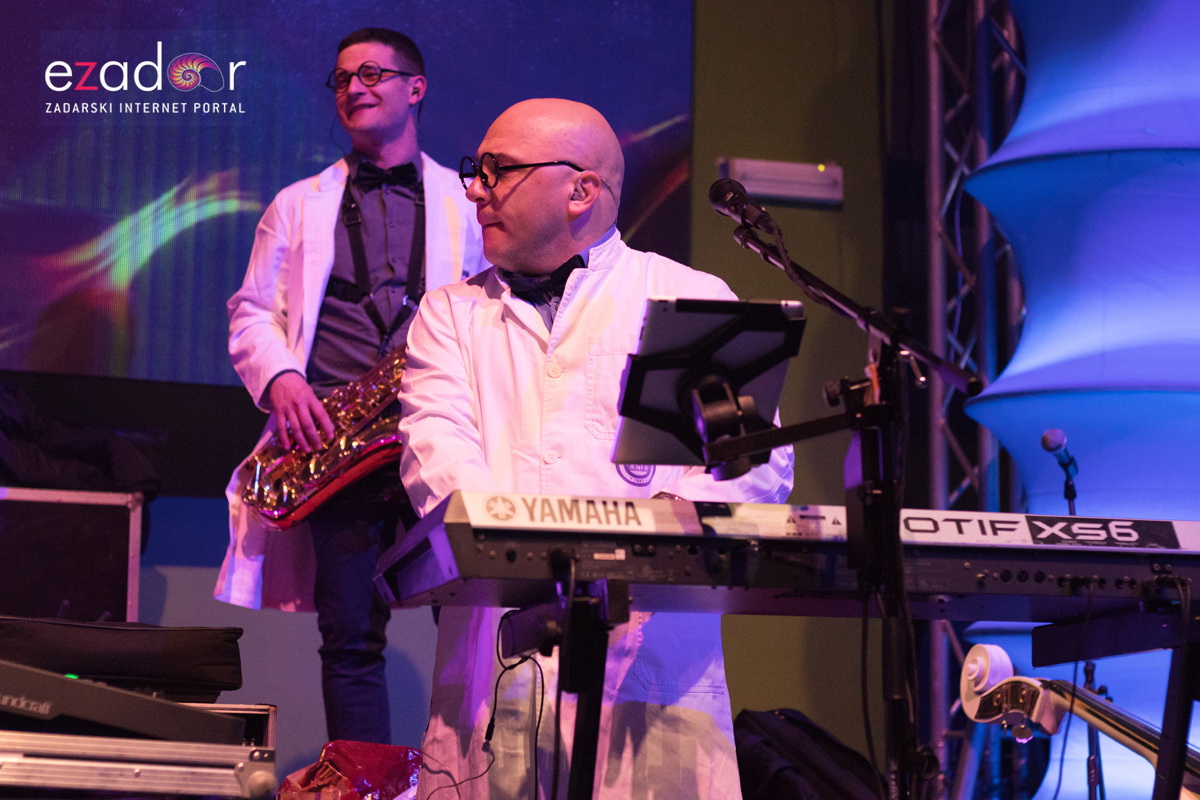 Ludnica u Saturnusu: Najbolji doček u svemiru i šire Ludnica u Saturnusu: Najbolji doček u svemiru i šire