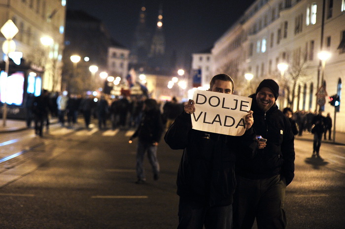 Zagreb, 040311.
Ilica.
Peti po redu, protuvladin prosvjed tzv. facebook grupe.
Na fotografiji: Prosvjednici na Trgu zrtava fasizma idu prema sredisnjici HDZ-a.
Foto: Boris Kovacev / CROPIX Zagreb, 040311.
Ilica.
Peti po redu, protuvladin prosvjed tzv. facebook grupe.
Na fotografiji: Prosvjednici na Trgu zrtava fasizma idu prema sredisnjici HDZ-a.
Foto: Boris Kovacev / CROPIX