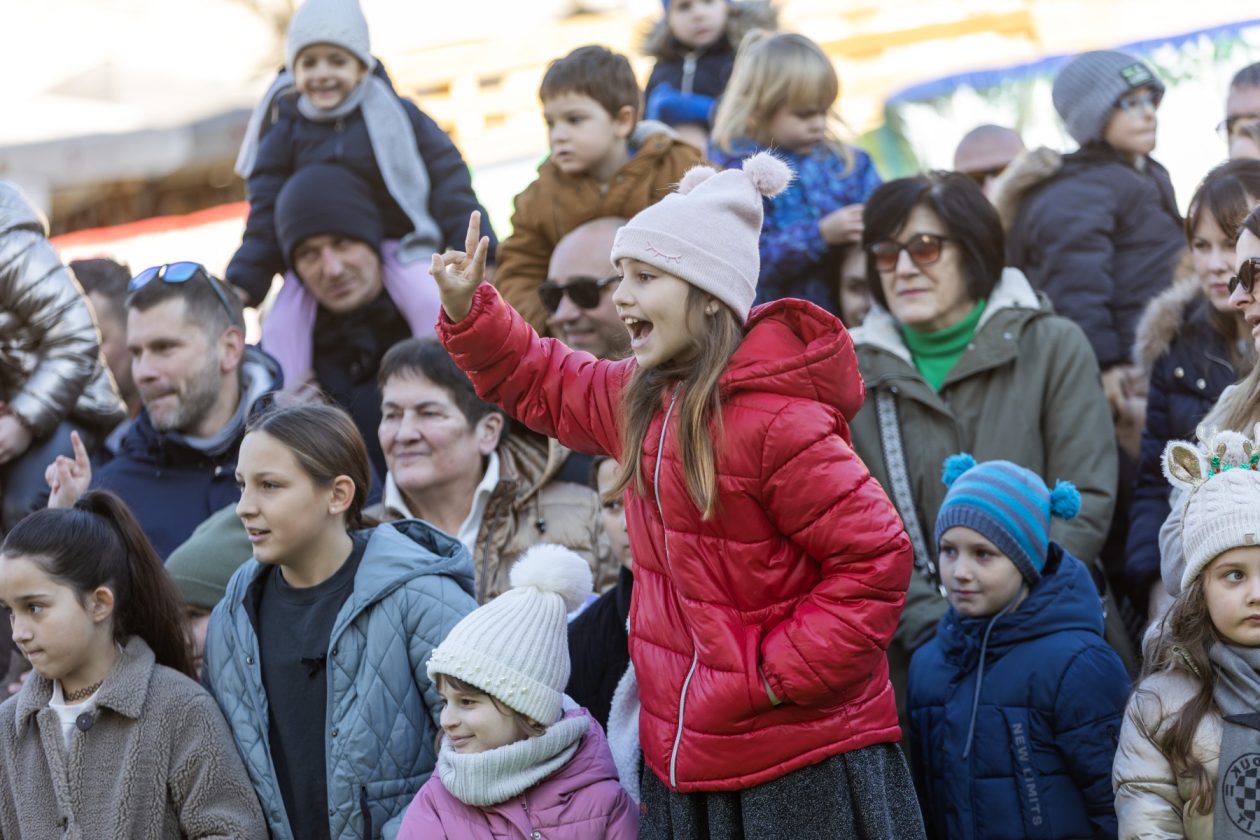 Dječji doček Nove godine na Božićnom gramofonu