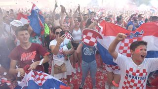 Tisuće Zadrana na Forumu navijalo za Vatrene u finalu Svjetskog prvenstva Tisuće Zadrana na Forumu navijalo za Vatrene u finalu Svjetskog prvenstva