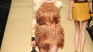 Perje na modnoj pisti