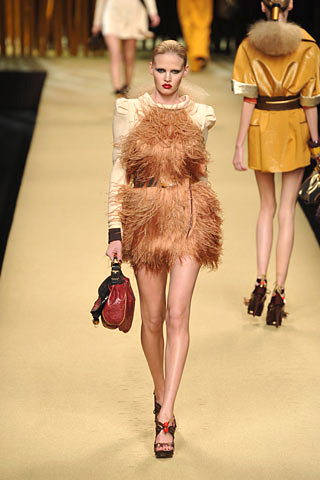 Perje na modnoj pisti