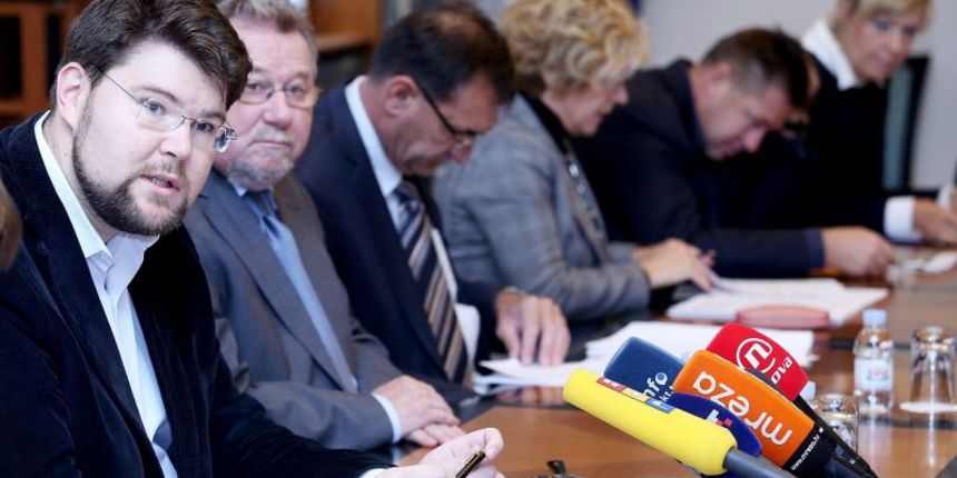 Zagreb – U Saboru je odrzana sjednica odbora za Ustav, poslovnik i politicki sustav. Photo: Patrik Macek/PIXSELL Zagreb – U Saboru je odrzana sjednica odbora za Ustav, poslovnik i politicki sustav. Photo: Patrik Macek/PIXSELL