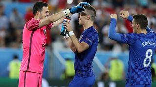 Velika fešta hrvatskih nogometaša i navijača u Bordeauxu nakon pobjede nad Španjolskom 2-1. Photo: PIXSELL Velika fešta hrvatskih nogometaša i navijača u Bordeauxu nakon pobjede nad Španjolskom 2-1. Photo: PIXSELL