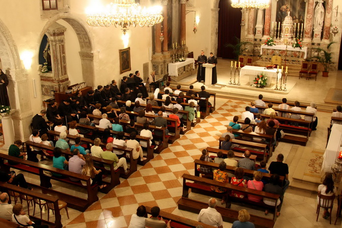 Sv. Frane: Predstavljanje CD-a zbora bogoslova Franjevačke provincije Sv. Frane: Predstavljanje CD-a zbora bogoslova Franjevačke provincije