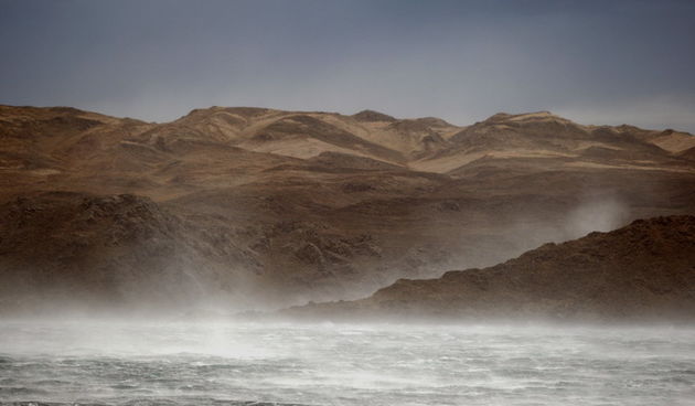 Karlobag, 071011.
Od 19.10 sati zbog bure je prekinut promet na autocesti A1 izmedju cvorova Maslenica i Gornja Ploca. 
Na slici: valovito more uslijed bure.
Foto: Jure Miskovic / CROPIX