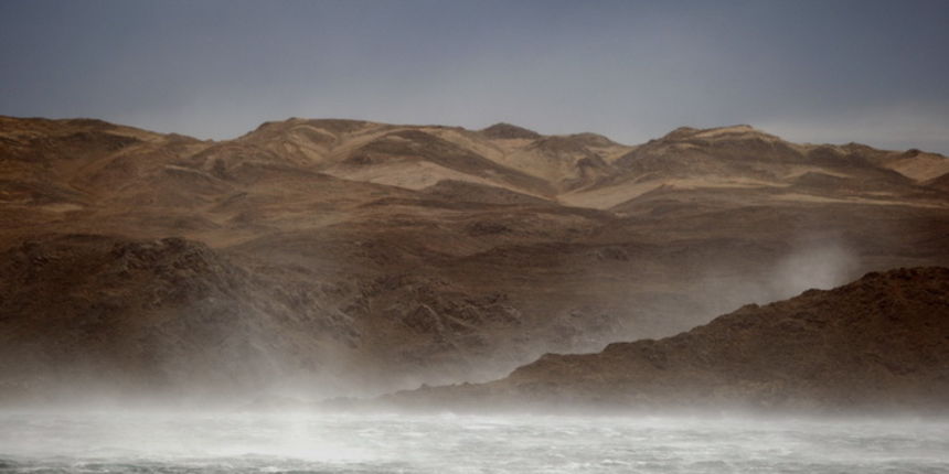 Karlobag, 071011.
Od 19.10 sati zbog bure je prekinut promet na autocesti A1 izmedju cvorova Maslenica i Gornja Ploca. 
Na slici: valovito more uslijed bure.
Foto: Jure Miskovic / CROPIX