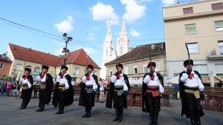 Zagreb: Počasna satnija Kravat pukovnije na Dolcu