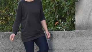 Merica Miškovic mora preskakati ogradni zid kako bi došla do svoje kuće