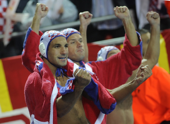 Zagreb, 110910.
Bazen Mladosti na Savi.
29. Europsko prvenstvo u vaterpolu.
Finalna utakmica za pobjednika Europskog prvenstva u vaterpolu  Hrvatska – Italija. 
Na slici: igraci slave.
Foto:  Drago Sopta / CROPIX