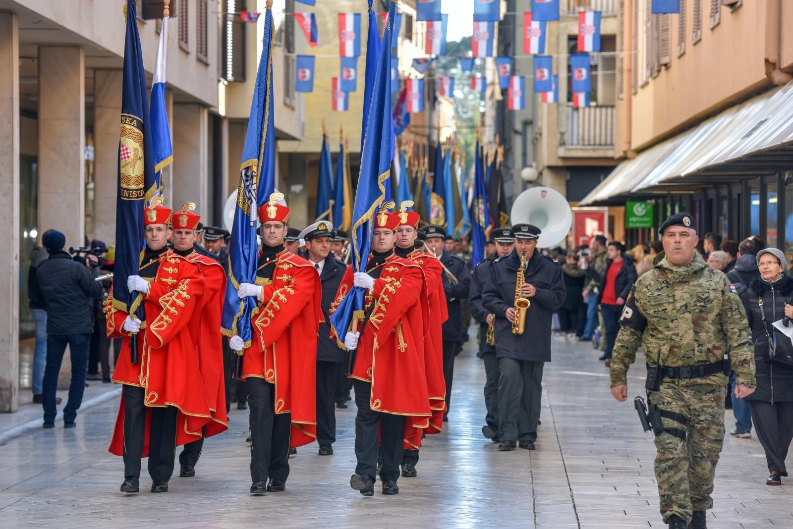 Mimohod ratnih postrojbi u Zadru