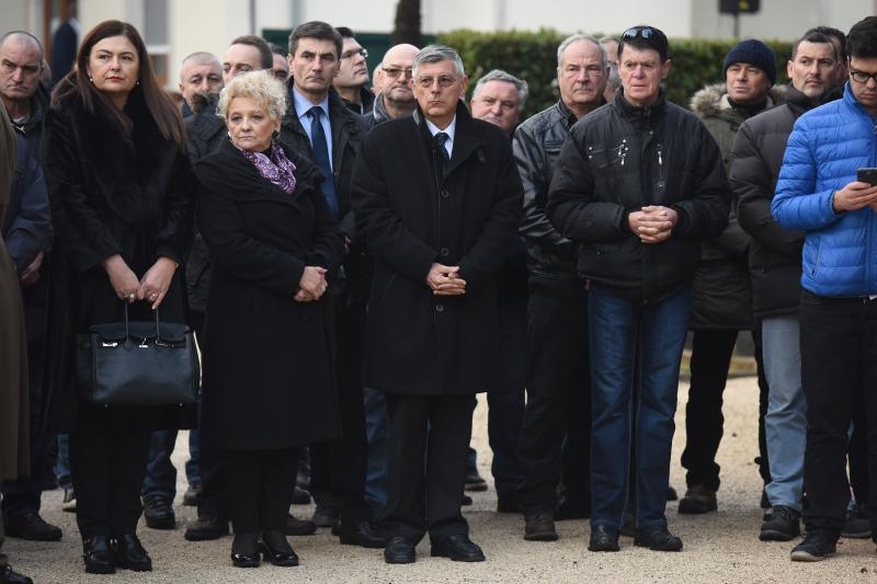 Paljenjem svijeća i polaganjem vijenaca, te mimohodom postrojbi započelo svečano obilježavanje 23. obljetnice VRO Maslenica. Foto. Dino Stanin/PIXSELL Paljenjem svijeća i polaganjem vijenaca, te mimohodom postrojbi započelo svečano obilježavanje 23. obljetnice VRO Maslenica. Foto. Dino Stanin/PIXSELL