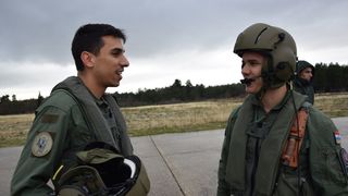 U Zemuniku izvedeni prvi samostalni letovi učenika na helikopterima “Bell-206B” U Zemuniku izvedeni prvi samostalni letovi učenika na helikopterima “Bell-206B”