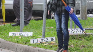 Dubrovnik, 221110.
Velike kolicine kise koje su padale danas na dubrovackom podrucju izazvale su velike poplave , odrone, sto je uveliko otezavalo pjesacki o cestovni promet. Zbog oborina na prometnici , u ulici  Obala Ivana Pavla II , u tzv. Solskoj bazi