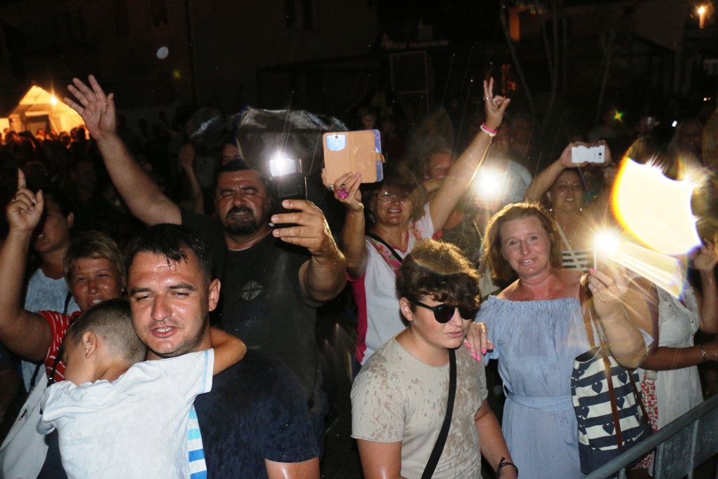 S Alenom Islamovićem po pljusku pjevalo šest tisuća Virana