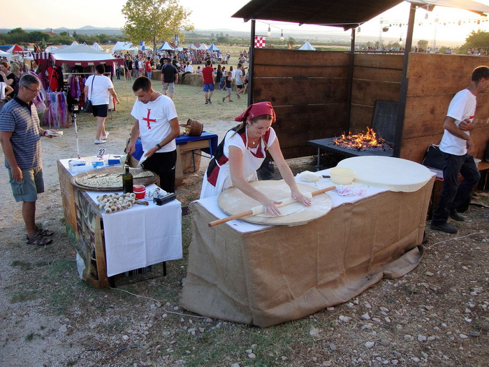 10. jubilarni povijesno-scenski spektakl “Dani Vitezova vranskih” u Vrani. Foto: Gordana Šarić 10. jubilarni povijesno-scenski spektakl “Dani Vitezova vranskih” u Vrani. Foto: Gordana Šarić