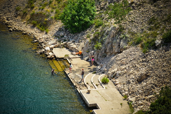 Mario Možnik i njegovi kolege sportaši otvorili su sezonu Bungee Jumpinga sa starog Masleničkom mosta