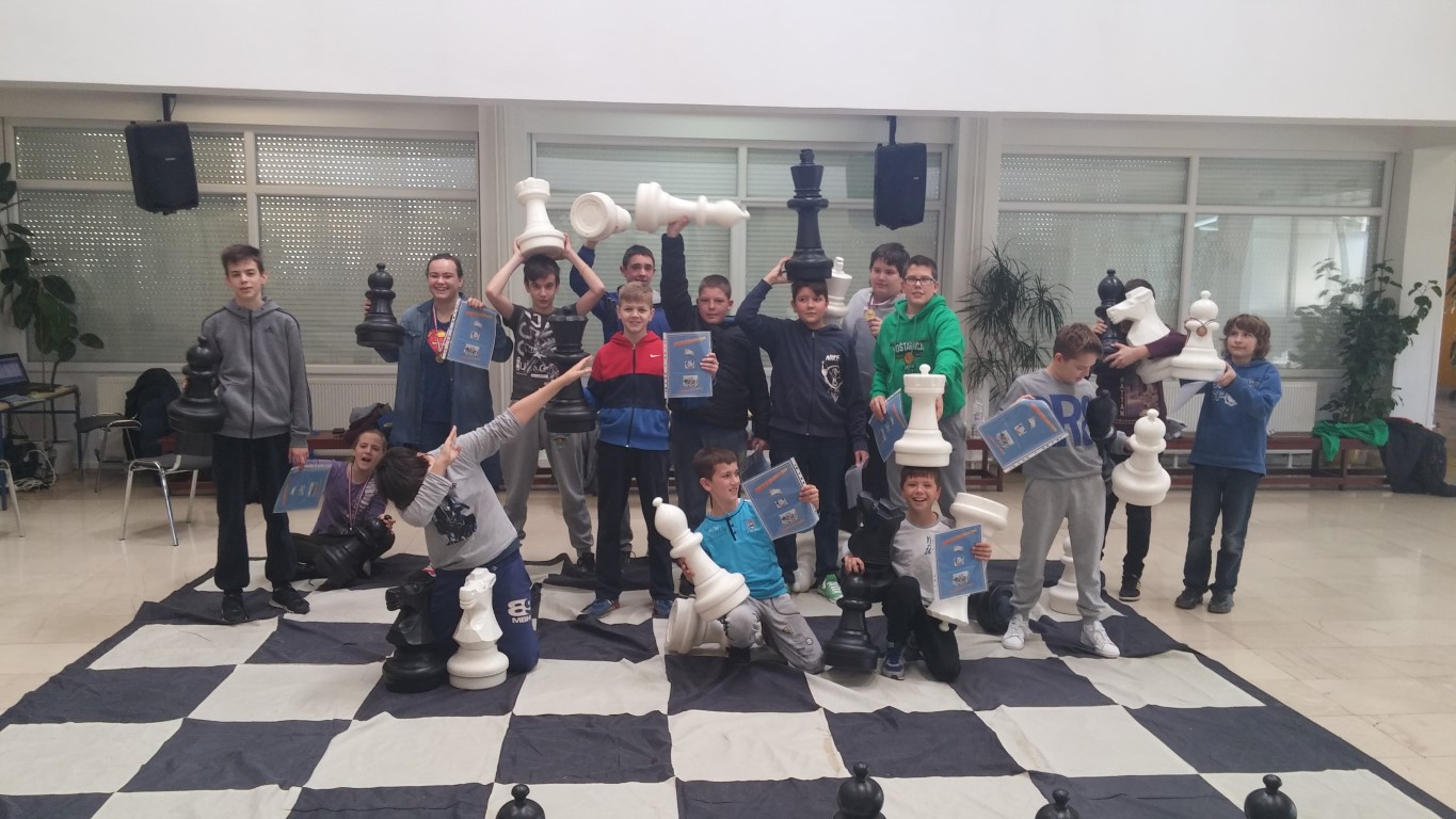 Josip Birkić i Karla Tadić prvaci OŠ Smiljevac u šahu za 2017. Josip Birkić i Karla Tadić prvaci OŠ Smiljevac u šahu za 2017.