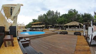 Pag, Zrce – Klub Kalypso na popularnoj plazi Zrce sezonu 2014. docekuje u novom ruhu. Photo: Filip Brala/PIXSELL