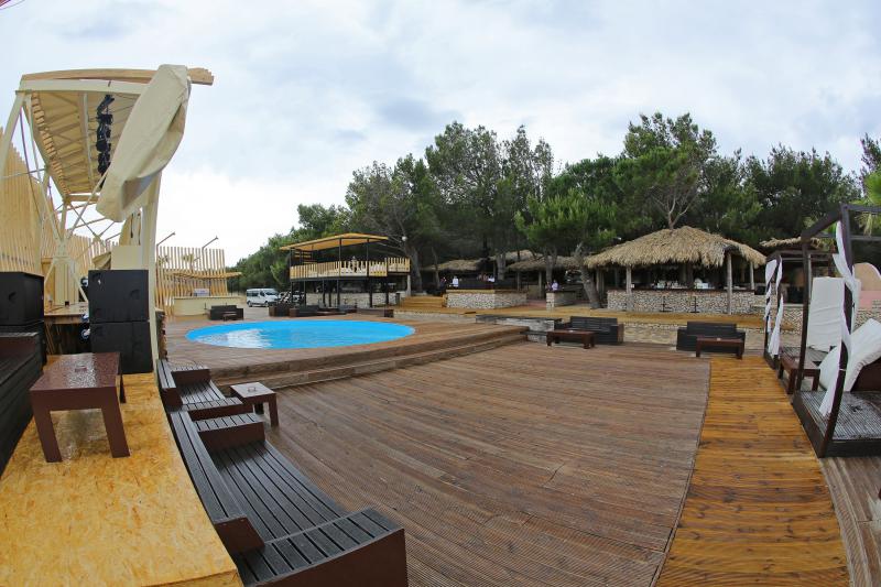 Pag, Zrce – Klub Kalypso na popularnoj plazi Zrce sezonu 2014. docekuje u novom ruhu. Photo: Filip Brala/PIXSELL