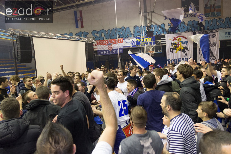 Humanitarno gledanje utakmice Zadar-Cibona (85-84) u Jazinama Humanitarno gledanje utakmice Zadar-Cibona (85-84) u Jazinama