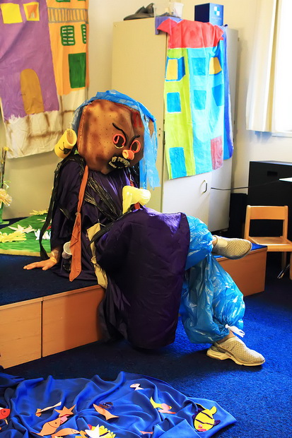 U Gradskoj knjižnici roditelji djece vrtića “Jadran” odigrali su predstavu “Kuća za smeće”, Foto. Roberto Lerga U Gradskoj knjižnici roditelji djece vrtića “Jadran” odigrali su predstavu “Kuća za smeće”, Foto. Roberto Lerga