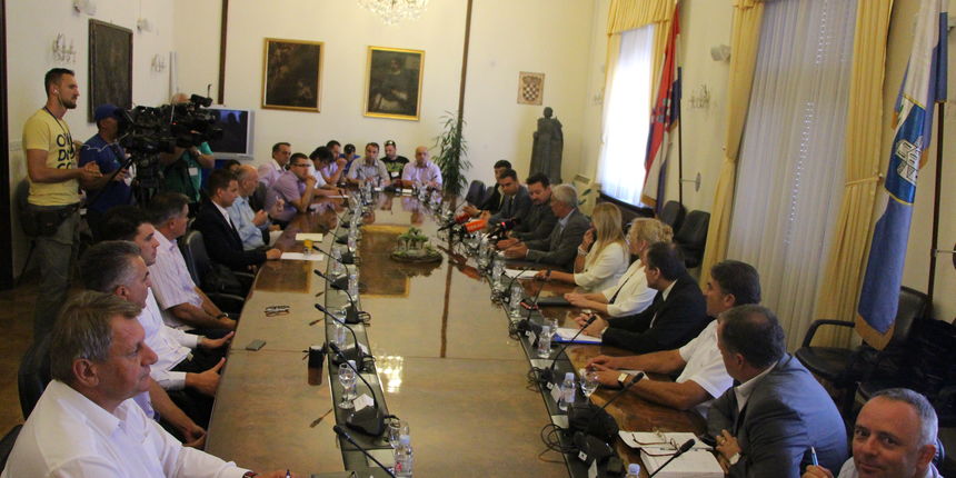 Ministar Kuščević potpisao pet ugovora o sufinanciranju prostornih planova Ministar Kuščević potpisao pet ugovora o sufinanciranju prostornih planova