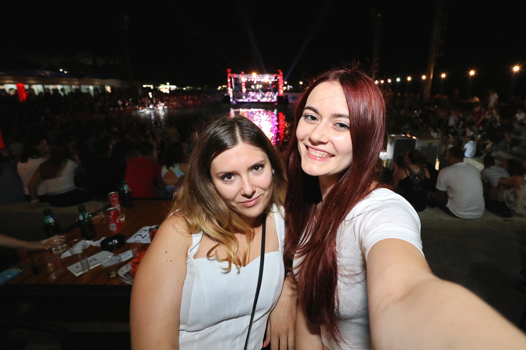 Fenomenalni Petar Grašo raspjevao i rasplesao Biograd Fenomenalni Petar Grašo raspjevao i rasplesao Biograd