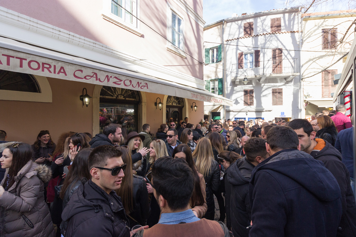 Badnjak 2016: Blagdanski đir po gradu 24. prosinca Badnjak 2016: Blagdanski đir po gradu 24. prosinca
