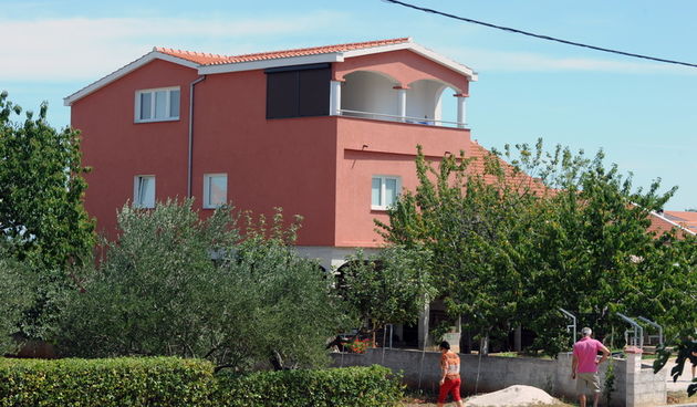 Zadar, 290811.
Kuca na Bokanjcu u ulici put Vrela u kojo je nesretno preminuo djecak,nakon sto mu je majka pokusala izvesti treheotomiju.
Foto : Andrija Lucic / cropix