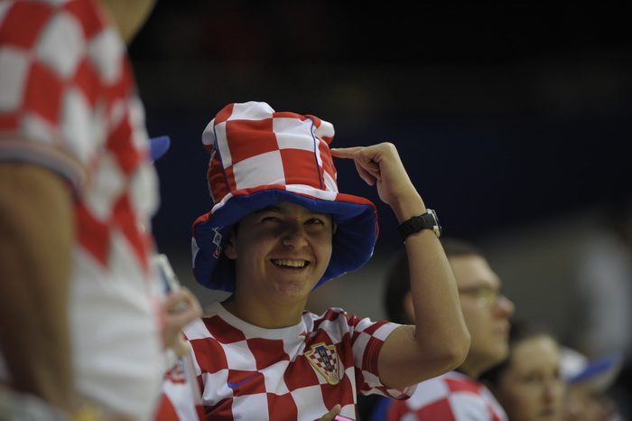 Vrsac, 160112.
Europsko prvenstvo u rukometu u Srbiji.
Prvo kolo, utakmica izmedju Hrvatske i Islanda.
Na slici: Hrvatski navijaci.
Foto: Drazen Aleksic / CROPIX Vrsac, 160112.
Europsko prvenstvo u rukometu u Srbiji.
Prvo kolo, utakmica izmedju Hrvatske i Islanda.
Na slici: Hrvatski navijaci.
Foto: Drazen Aleksic / CROPIX