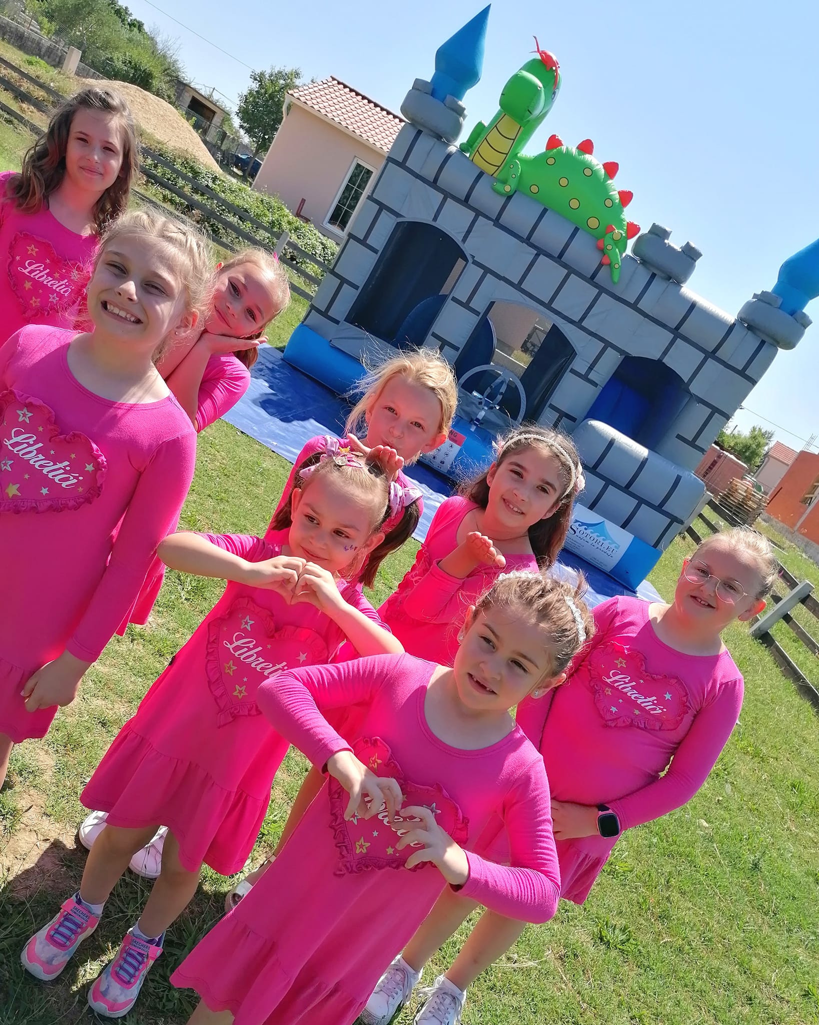 Libretići na snimanju spota u Ponylandu Libretići na snimanju spota u Ponylandu