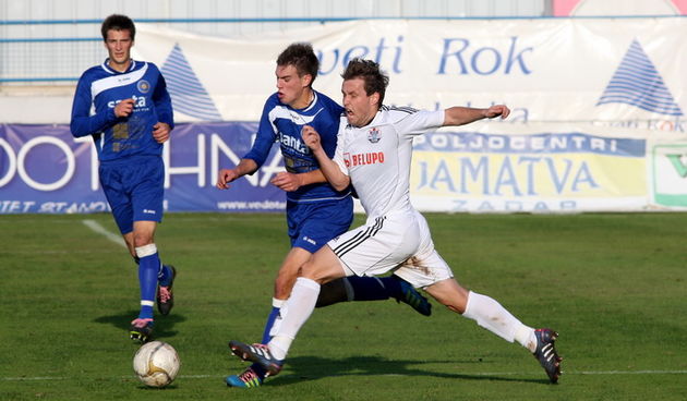 Zadar, 291011.Stadion Stanovi.Nogometna utakmica 13. kola 1. HNL izmejdu NK Zadar i NK Slaven Belupo.Na fotografiji:  Ivan Anton Vasilj.Foto: Andrija Lucic / CROPIX