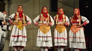 Nastup ansambla Lado ispred crkve sv. Marije ; foto Iva Perinčić Nastup ansambla Lado ispred crkve sv. Marije ; foto Iva Perinčić