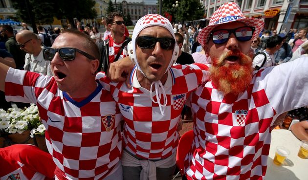 Euforija na vrhuncu: Navijači se ‘udomaćili’ i zagrijali atmosferu uoči utakmice