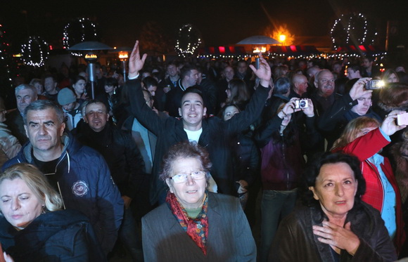 Vir: Božićna fešta uz Dražena Zečića Zeku Vir: Božićna fešta uz Dražena Zečića Zeku