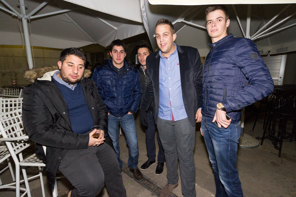 Doček 2017: Najluđa noć na zadarskom Poluotoku privukla više tisuća Zadrana i gostiju Doček 2017: Najluđa noć na zadarskom Poluotoku privukla više tisuća Zadrana i gostiju