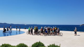 Đir uz more 19. srpnja 2016. – Uvala Draženica, kupalište Jadran, Moprske orgulje i Pozdrav suncu, zadarska riva… Foto: Mladen Malik Đir uz more 19. srpnja 2016. – Uvala Draženica, kupalište Jadran, Moprske orgulje i Pozdrav suncu, zadarska riva… Foto: Mladen Malik