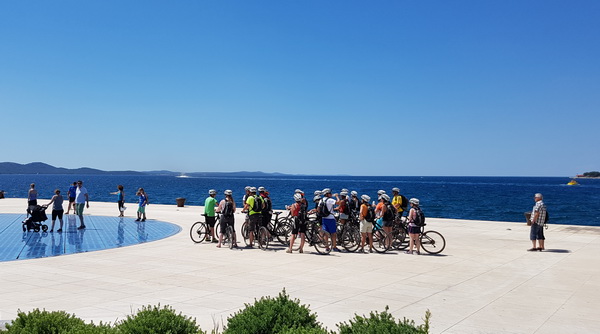 Đir uz more 19. srpnja 2016. – Uvala Draženica, kupalište Jadran, Moprske orgulje i Pozdrav suncu, zadarska riva… Foto: Mladen Malik Đir uz more 19. srpnja 2016. – Uvala Draženica, kupalište Jadran, Moprske orgulje i Pozdrav suncu, zadarska riva… Foto: Mladen Malik