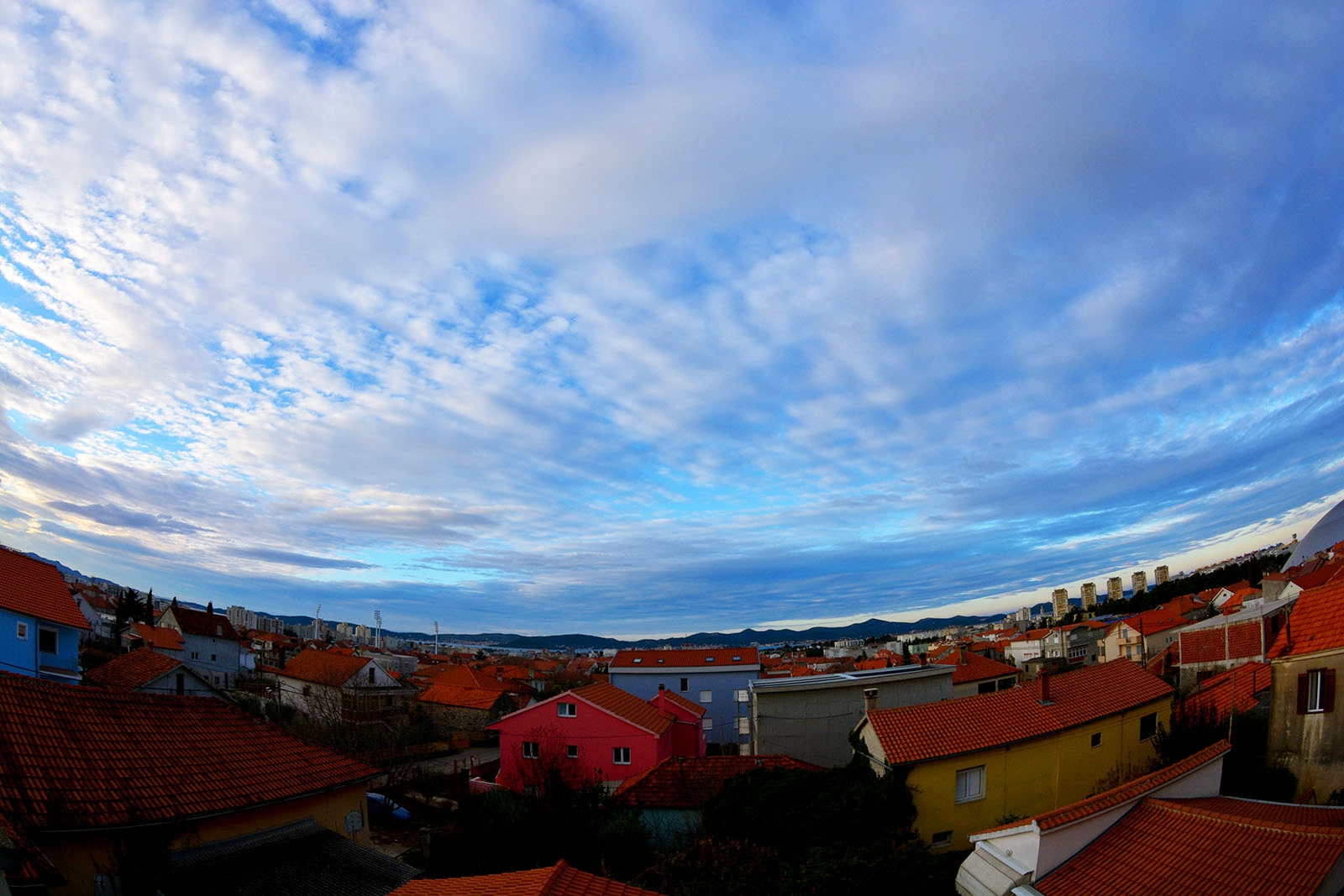 Zimsko svitanje i igra oblaka, foto: Iva Perinčić Zimsko svitanje i igra oblaka, foto: Iva Perinčić