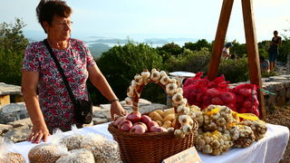 Na vidikovcu Kamenjak održan 5. Sajam lokalnih proizvoda ”Luka i igara” Na vidikovcu Kamenjak održan 5. Sajam lokalnih proizvoda ”Luka i igara”