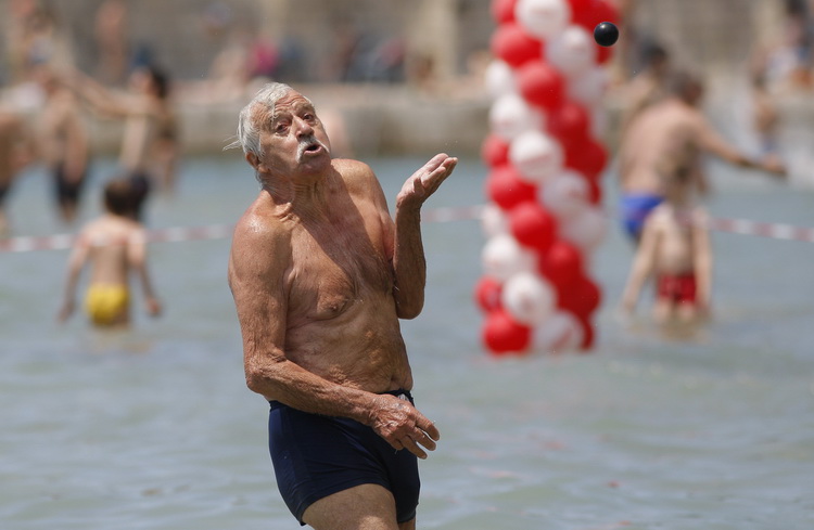 Split, 120611.
Na splitskim Bacvicama odrzano je 7. Prvenstvo svita u piciginu. Naslov pobjednika drugu godinu za redom osvojila je ekipa A1.
Foto: Ante Cizmic / CROPIX Split, 120611.
Na splitskim Bacvicama odrzano je 7. Prvenstvo svita u piciginu. Naslov pobjednika drugu godinu za redom osvojila je ekipa A1.
Foto: Ante Cizmic / CROPIX